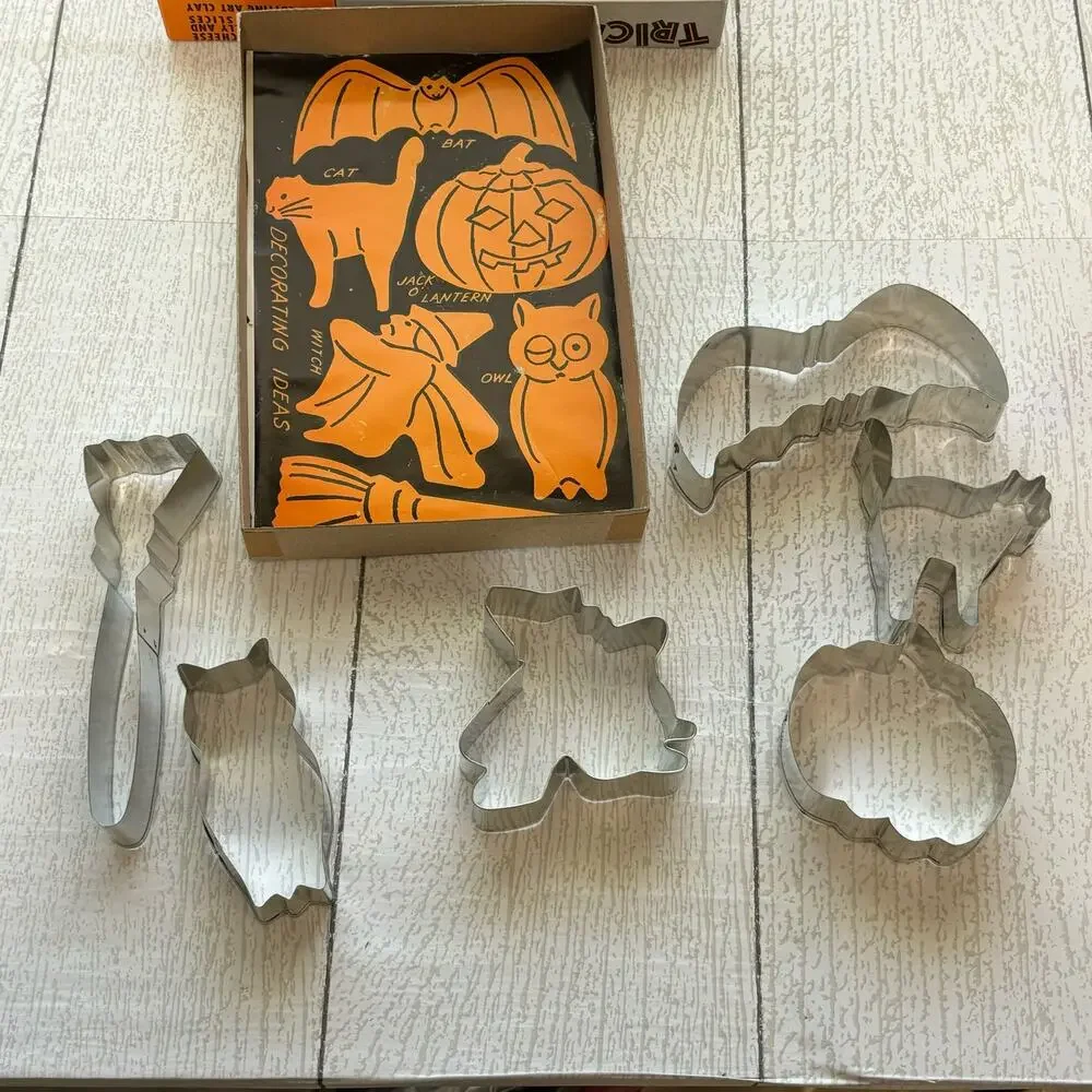Vintage Trick or Treat Cooky Cookie Cutters Set of 6 w/ Box